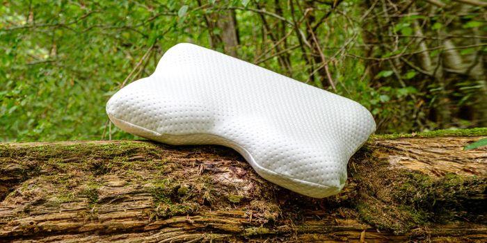 Ergonomiška „Eros“ pagalvė, apsauganti nuo kaklo skausmų, yra komfortiško apatinio trikotažo pavyzdys