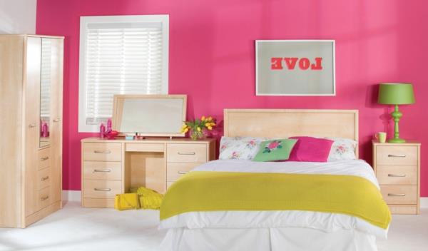 rožinės ir žalios lovos pagalvėlės-lempos tapyba-laimingos pavasario spalvos