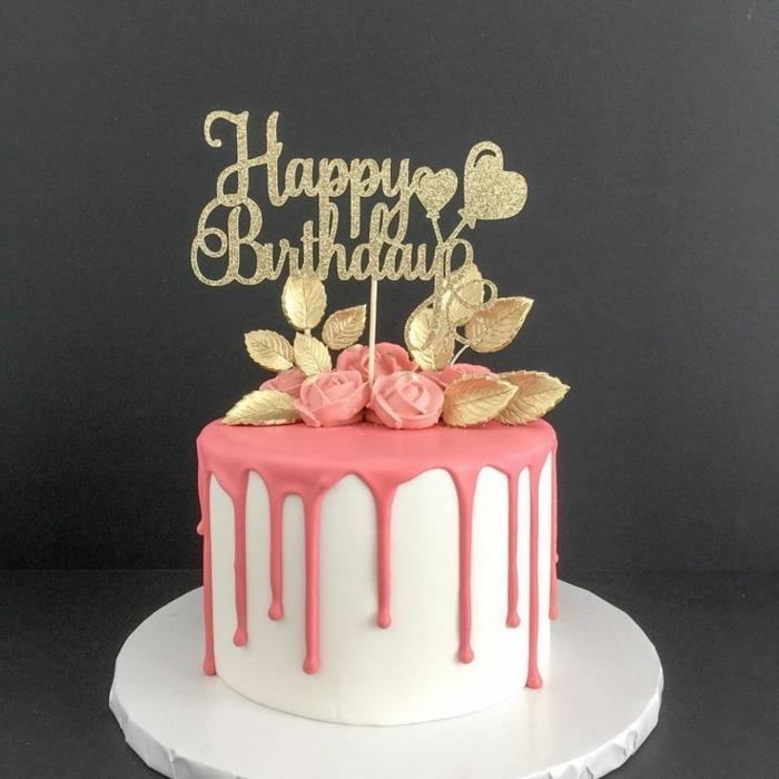 Altın işareti ve pembe şeker gülleri ile mutlu yıllar pastası, doğum günü pastası fikri, kadın doğum günü pastası