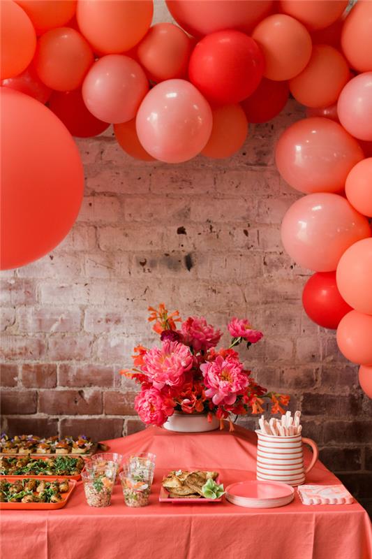 18 -letni okraski za rojstnodnevno mizo 18 -letni okraski za rojstnodnevne zabave, ki jih naredite sami, rdeča tema z baloni