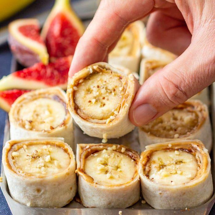 muz ve fıstık ezmeli sushu, sarılmış tortilla tatlı tarifi üzerinde fındıklı rulolar