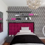 Colore grigio all'interno di una camera da letto rosa
