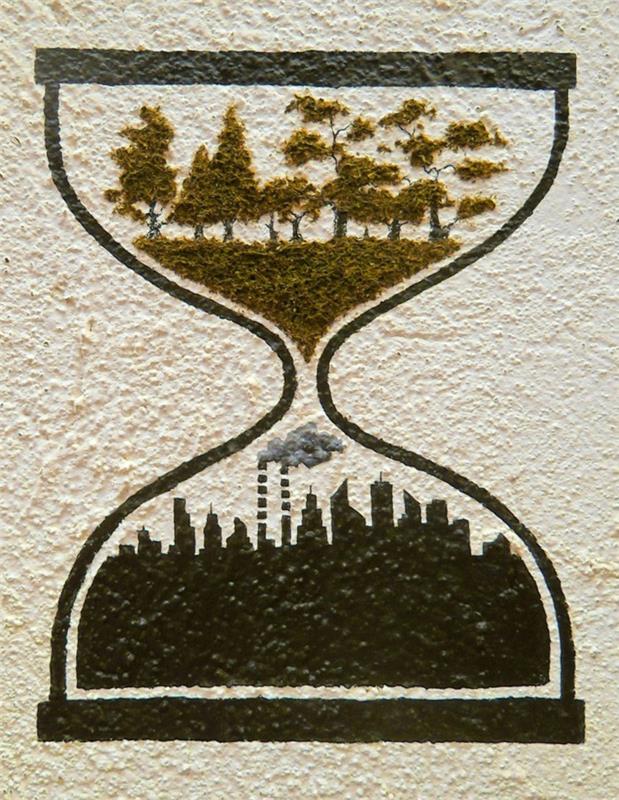 grafiti peščena ura v mahu-narava-in-urbanizacija-v-mahu