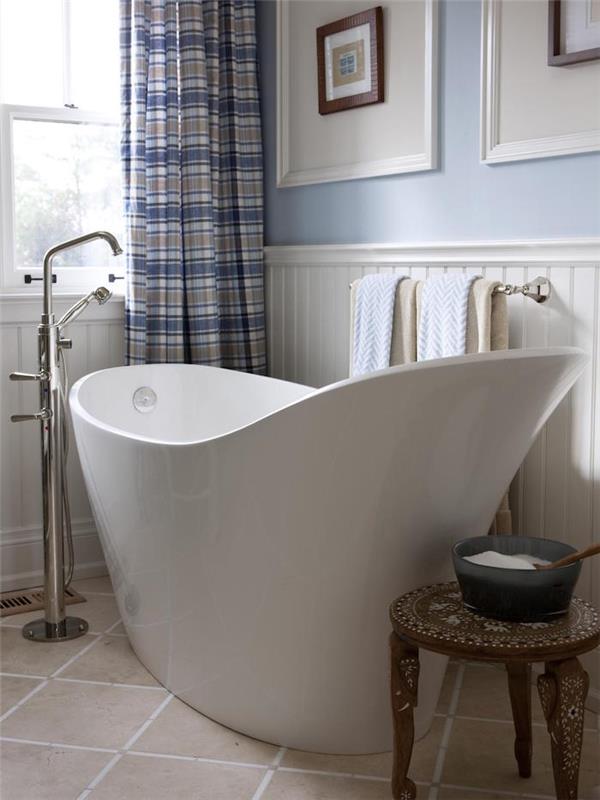 küçük banyoda modern tasarımcı kalça banyosu ayrı musluk