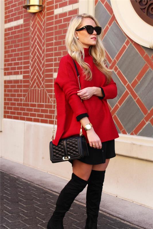 juodi batai iki šlaunų, mažas stačiakampis krepšys, raudonas megztinis aukštu kaklu, moteriškas krepšys