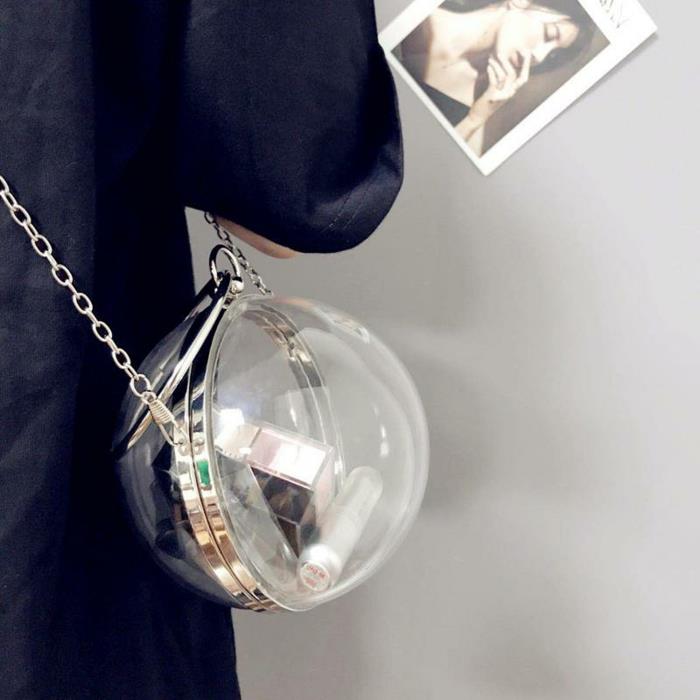 mažas gaublio krepšys, auksinis rėmas, grandininis pečių diržas, skaidrus madingas krepšio modelis