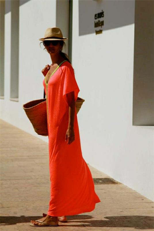 bej-saman-plaj çantası-kırmızı-plaj-elbisesi
