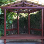 Okolju prijazen leseni gazebo