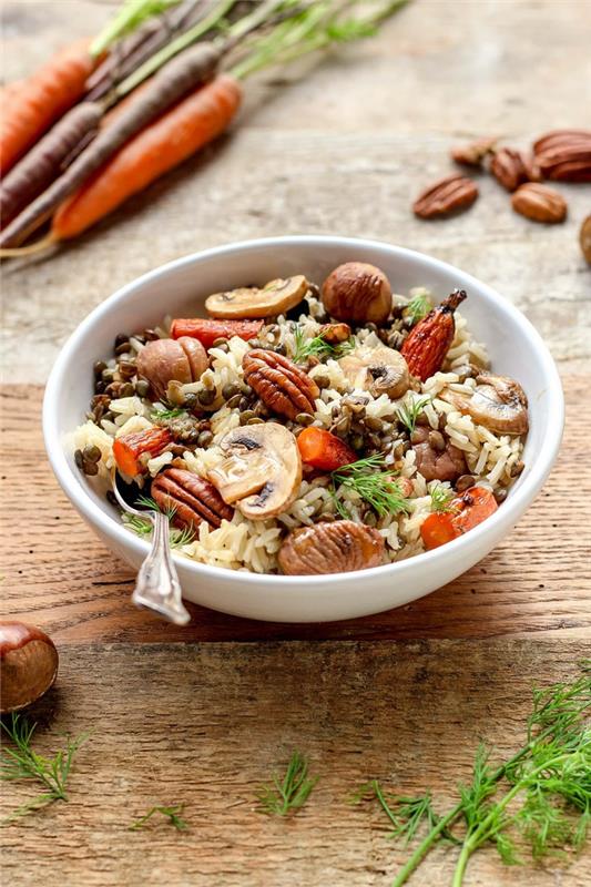 veganiško kaštono receptas, rudens salotos su rudaisiais ryžiais, keptomis morkomis ir grybais