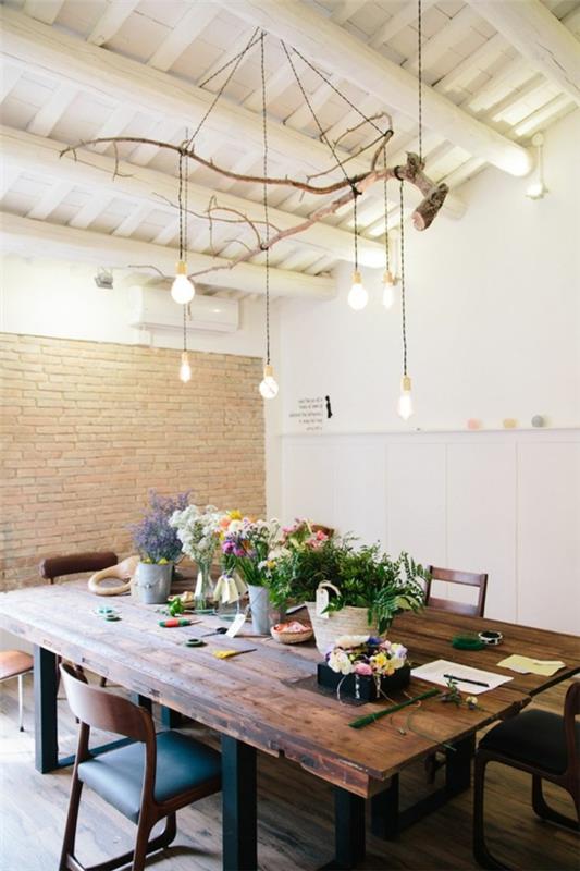 valgomasis-didelis-dekoratyvinis-stalas-svetainė-gėlės