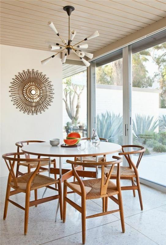 valgomasis-apvali-virtuvė-stalas-su medinėmis kėdėmis-gamtos-prašmatnaus stiliaus-sienų apdaila-padas