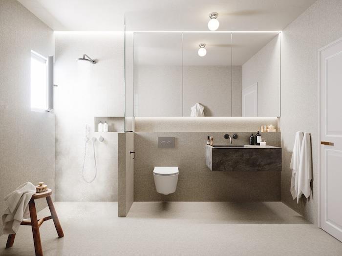 kopalnica odprtega tipa z italijansko prho z nizko steno in predelnim steklom na voščenem betonu