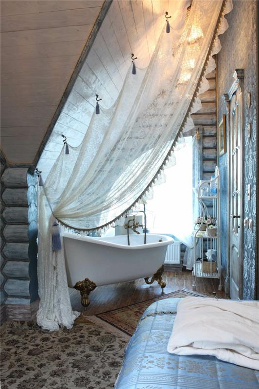 taş zemin ve İran halısı, beyaz perde, beyaz küvet, büyük duvar tezgahı, rustik vintage tarzı iç dekor