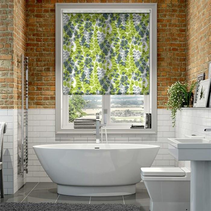 stor perdeli banyo-karartma-çiçek-tasarım-beyaz-küvet