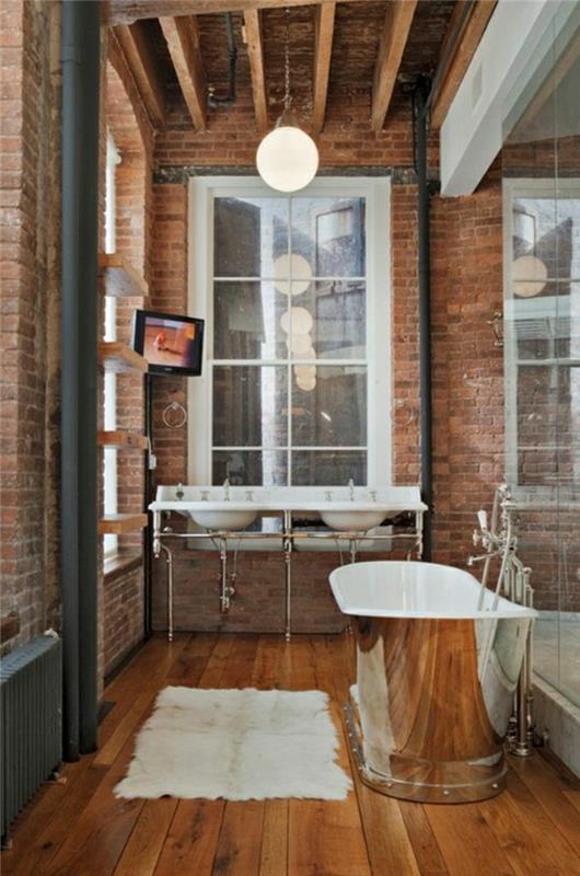 vonios kambarys su raudonų plytų sienų apmušimu-pakeistas vonios kambario sienų danga