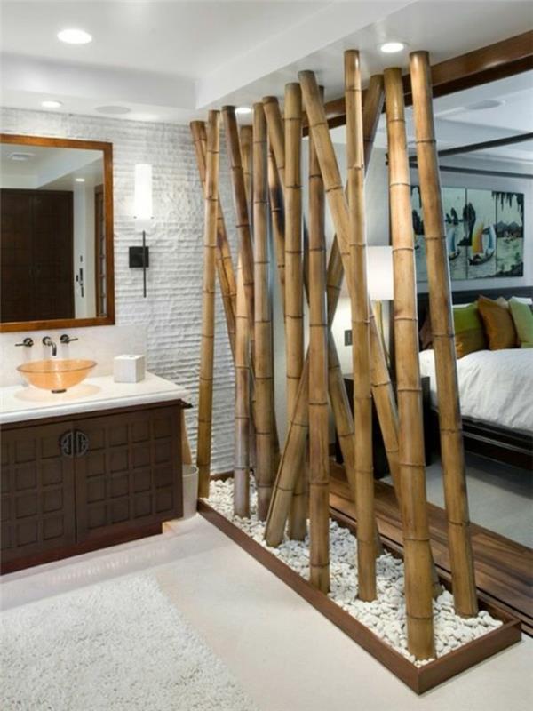 vonios kambarys-bambukas-akmenukai-dekoratyvinis-baltas-sienos-veidrodis-siena-baltas-deko-bambukas