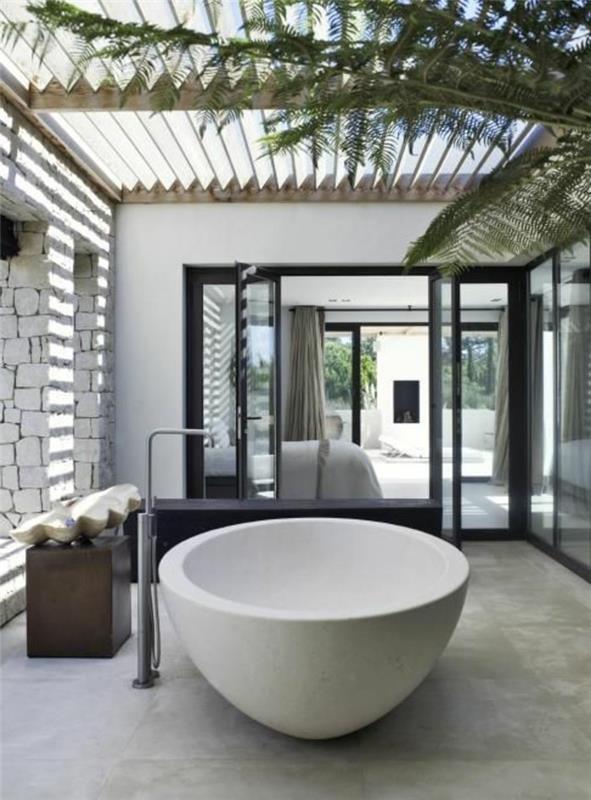 bambus-kopalnica-poceni-bela-ovalna-omarica za kopel