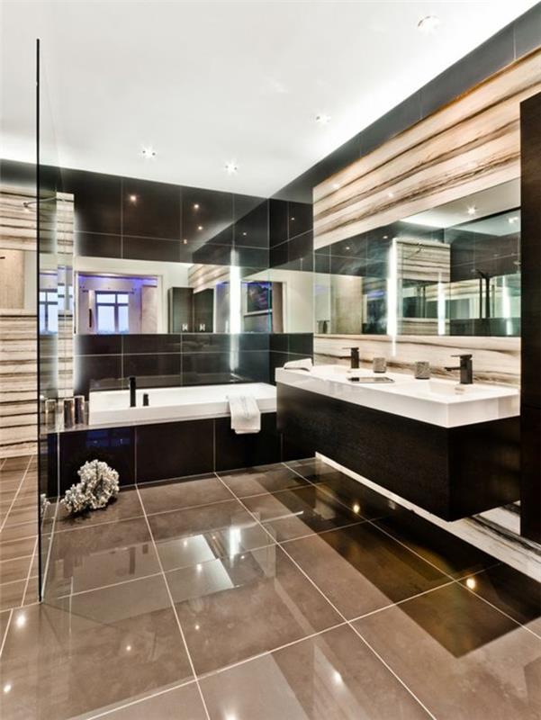smėlio spalvos vonios kambarys-prabangi atmosfera-poliruotos plytelės-didelis veidrodis