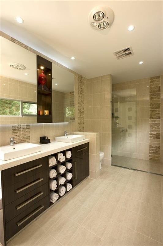 smėlio spalvos vonios kambarys-neutrali atmosfera-šiuolaikinio stiliaus