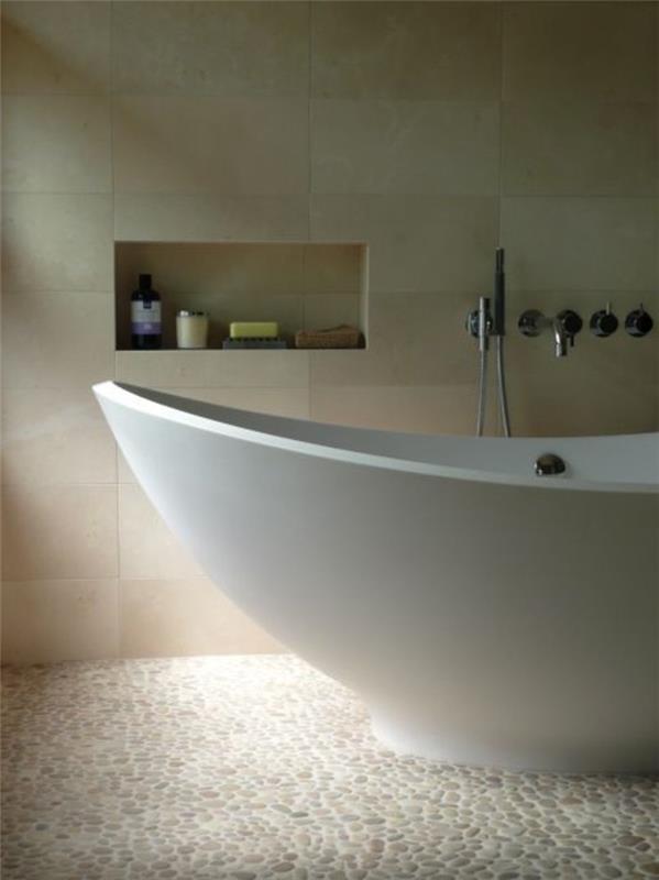 kopalnica-bež-taupe-mozaik-ploščice-mozaik-kopalnica-tla-kamenčki-dekorativna