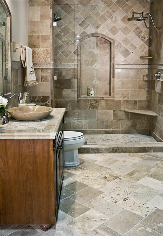 traverten ve ahşap banyo, traverten karolar, eski dekoratif unsurlar, yuvarlak lavabo