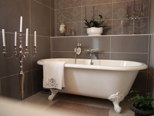 klasična kopalnica-samostoječa-klasična-bela-rjava-kad