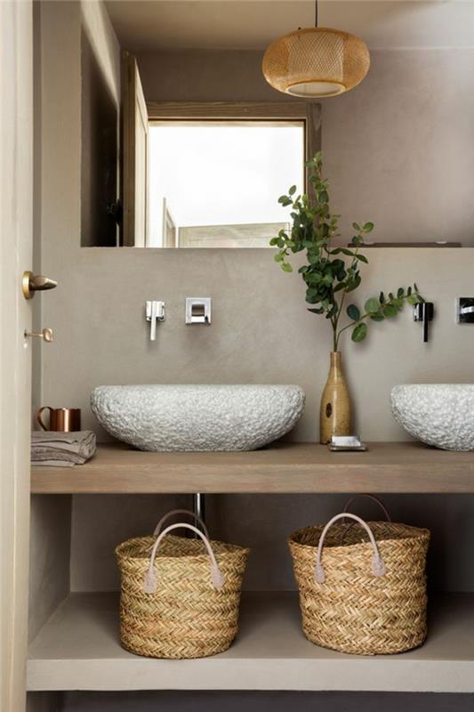 kokonuojantis vonios kambarys, austi krepšeliai, balto akmens baseinai, medinis skaitiklis, betoninės sienos