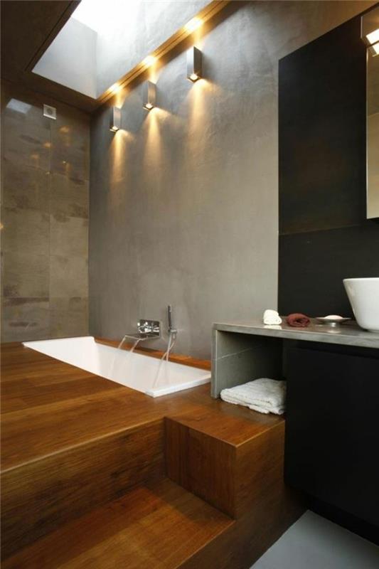 šiuolaikinis vonios kambarys-medinės parketo grindys-pilkos-vaškuotos-betoninės sienos