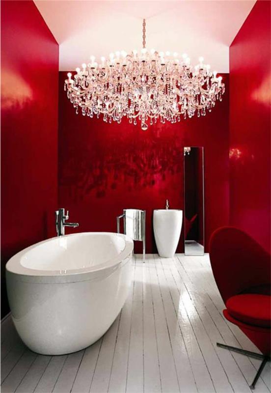 vonios kambarys-spalva-karminas-liustra-baroko-vonios kambarys-raudona-violetinė
