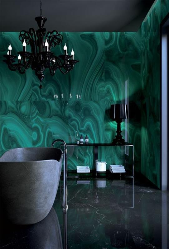 prabangus vonios kambarys-pilka vonia-tamsiai žalia siena-dizainas-liustra-juodos grindys