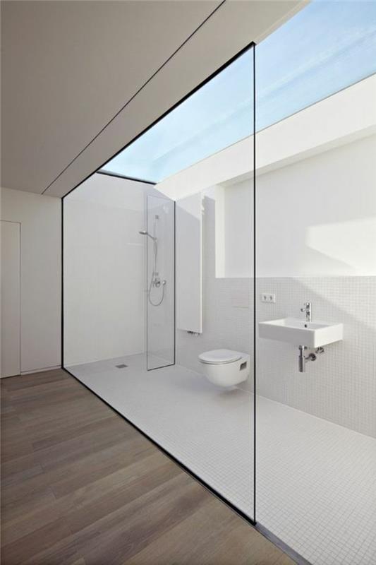prabangus vonios kambarys-šiuolaikinis vonios kambarys-parketo grindys ir balta mozaika