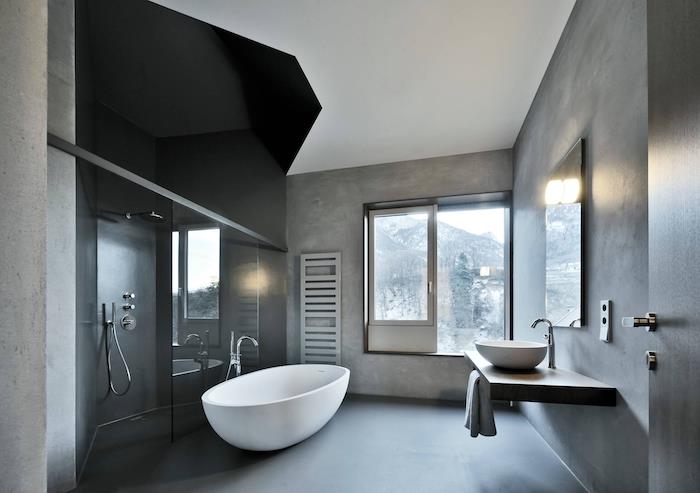 banyo dekorasyonu, asimetrik tavan, cam duvar, ahşap tezgah, beyaz havlu