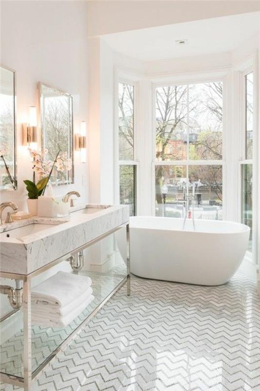 prabangus dizainerio vonios kambarys-baltas-vonios kambarys-didelė vonia prie lango