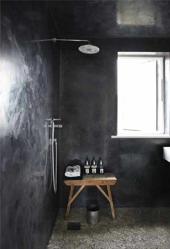 kopalnica-v-betonu-črno-vosek-pohištvo-v-elegantni kopalnici