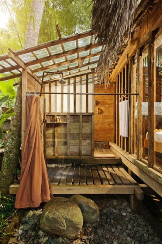 zunanja-kopalnica-zen-kopalnica-iz-svetlega lesa