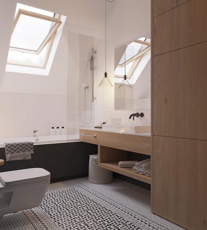 podstrešna kopalnica pod streho z leseno oblikovano omarico v skandinavskem slogu in belimi stenami ter keramičnimi tlemi iz modrega mozaika