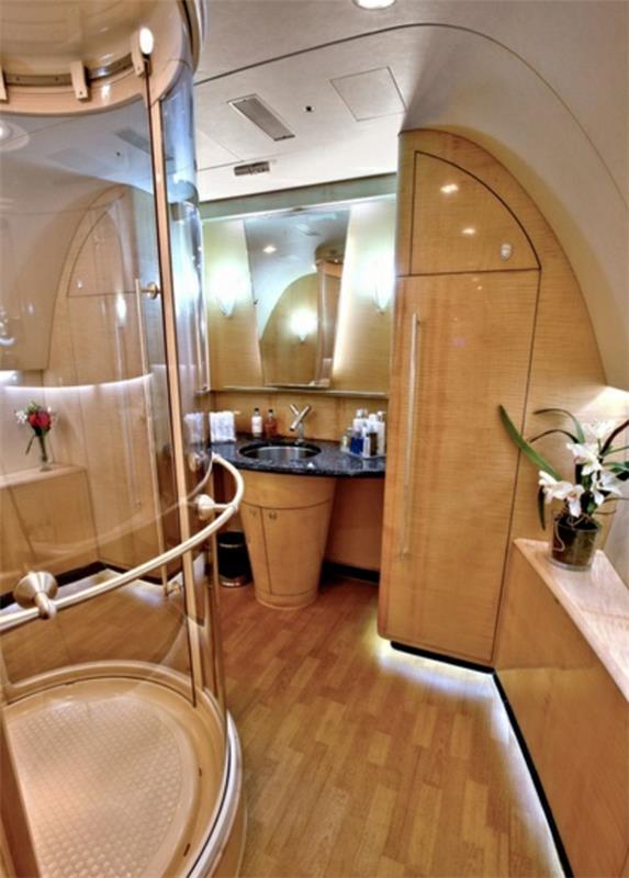 luksuzno-boeing-zasebno-jet-kopalnico