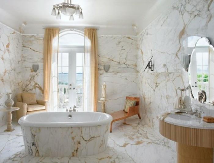 kopalnica iz belega marmorja-velika-okna-v-kopalnici