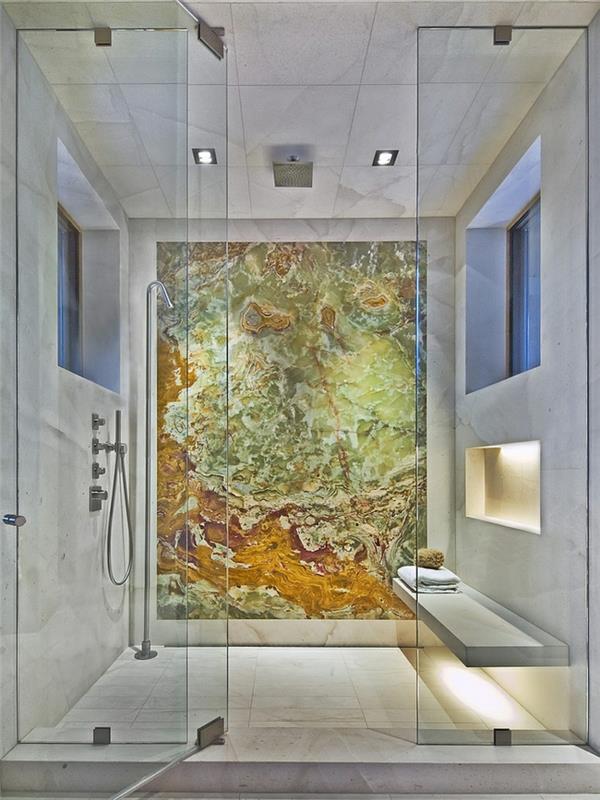 natūralus vonios kambarys, plaukiojantis suoliukas, graži natūralaus akmens siena