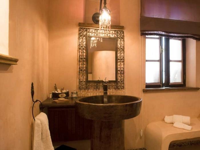 rytietiškas vonios kambarys-azijietiško stiliaus vonios kambarys