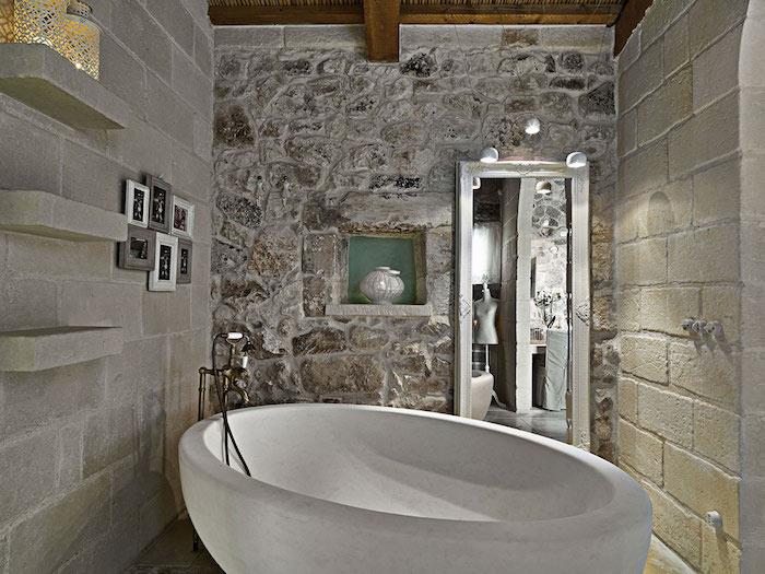 vonios travertino akmens vonia ir natūralaus akmens sienos medinės lubos