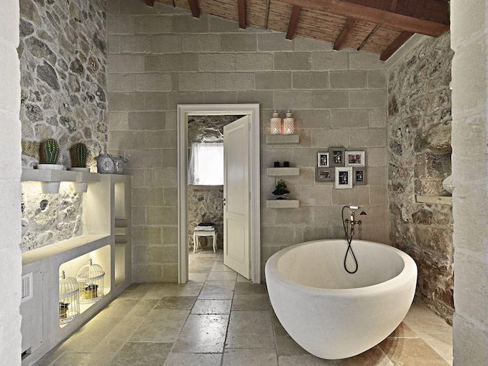 pilko natūralaus akmens vonios kambario augalų apdaila ir mediniai lubų nuotraukų rėmeliai