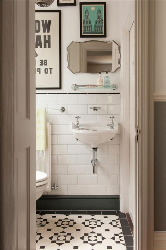 podeželska kopalnica-ogledalo-predmeti z belimi ploščicami-bela kopalnica