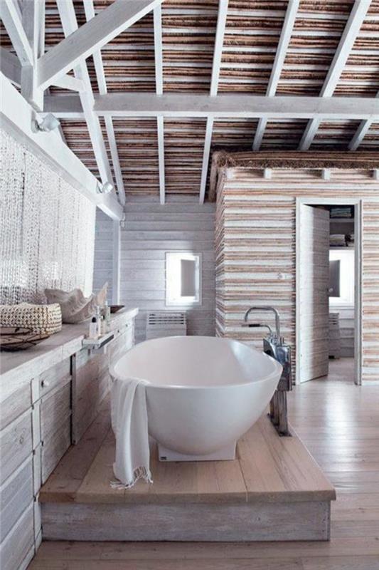 kaimiškas-modernus-medinis-vonios kambarys-idėja-balta-vonia