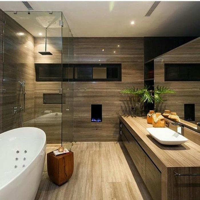 „Zen“ vonios kambarys, medinio stiliaus tualetas, medinės grindys, blizgi balta vonia