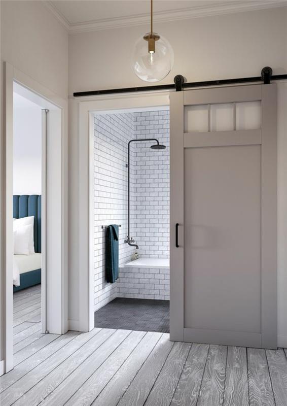kopalnica-notranjost-bela-bela-opeka-svetlo-lesena tla