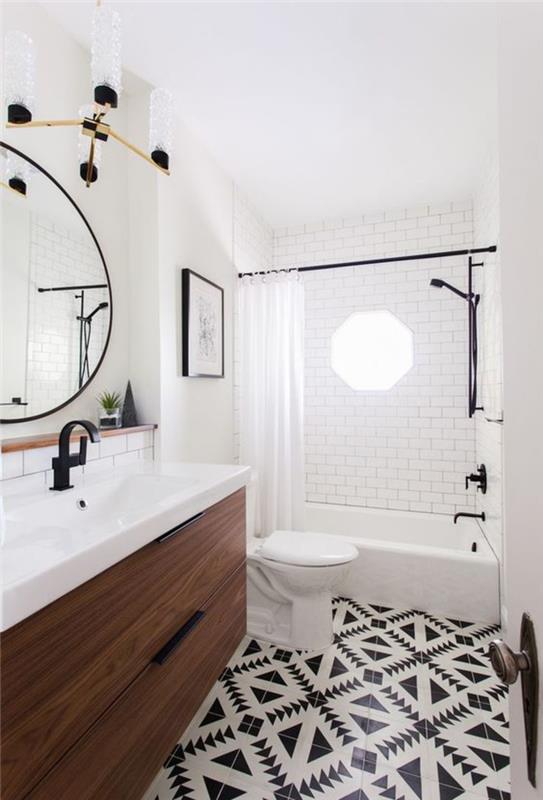 banyoda etnik şık bir dokunuş için siyah ve beyaz geometrik desenli karolar