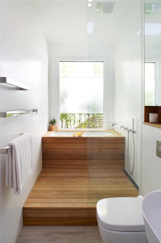 Daha fazla ışık için aynalı küçük alan dekorasyonu ve daha fazla alan için illüzyon optikleri, siyah ve ahşap banyo, modern ve sade banyo