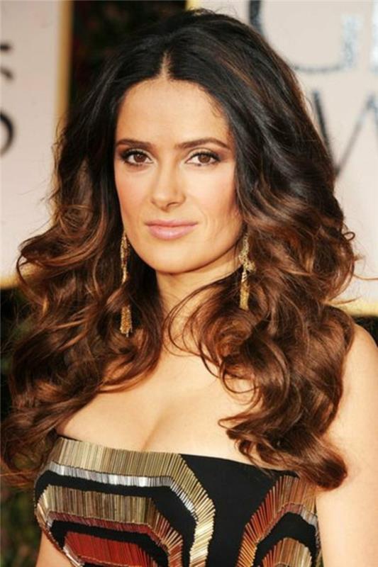 salma-hayek-hair-color-led-brown-diskretiškas makiažas-the-hair-of-Hollywood-stars
