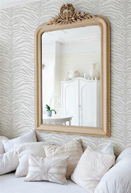 svetainė-su-siena-danga-castorama-tapetai-balta-smėlio-sienos veidrodis